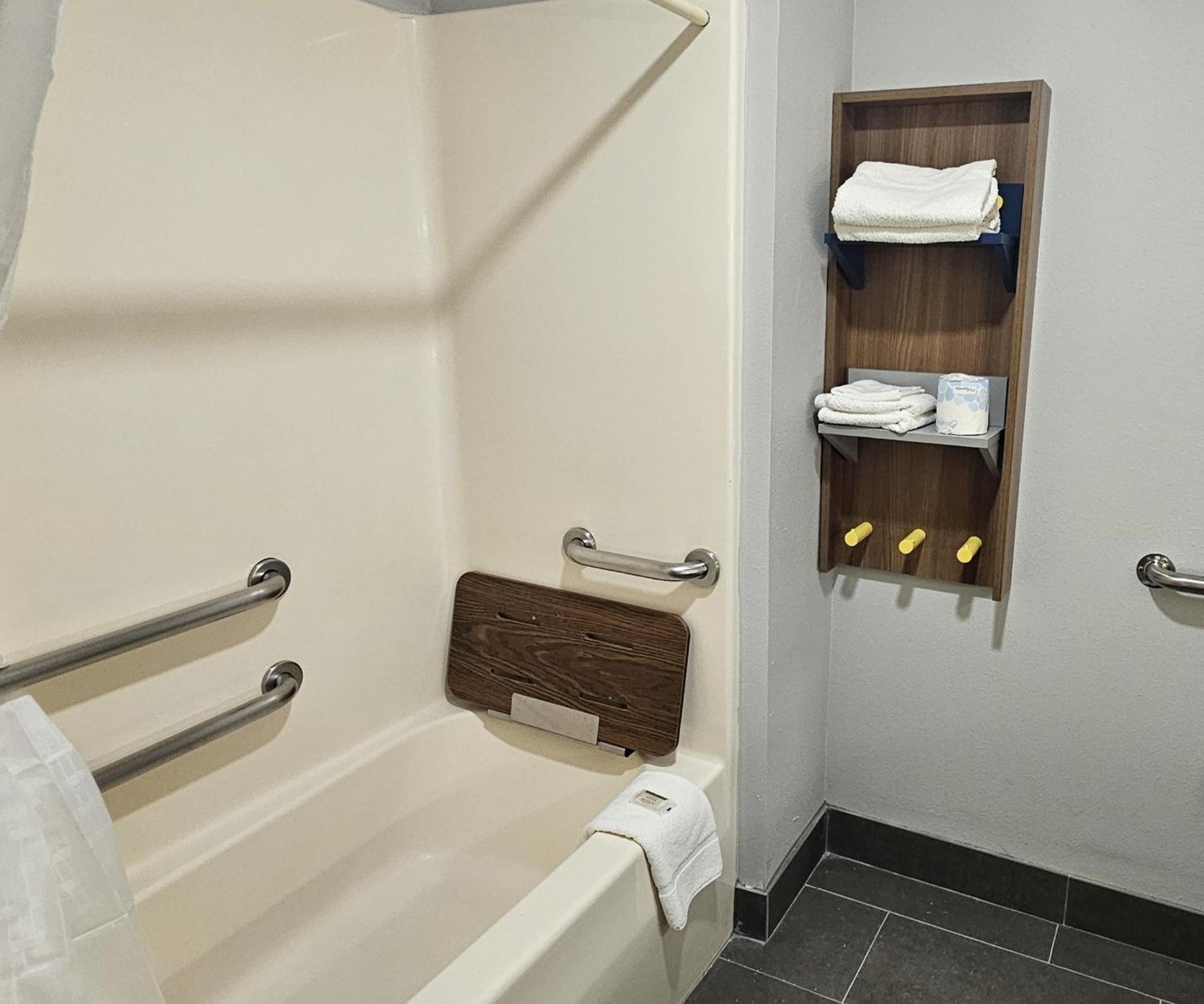 Microtel Inn & Suites By Wyndham Tulsa - Catoosa Route 66 Экстерьер фото